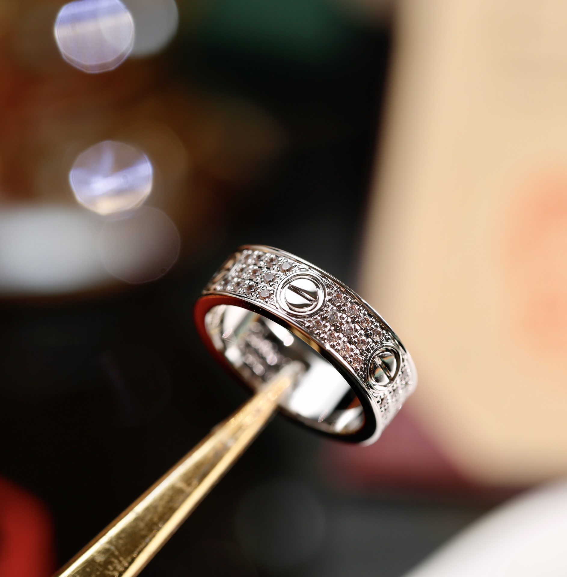 Cartier Cartier 卡家宽版满天星三排六钻戒指