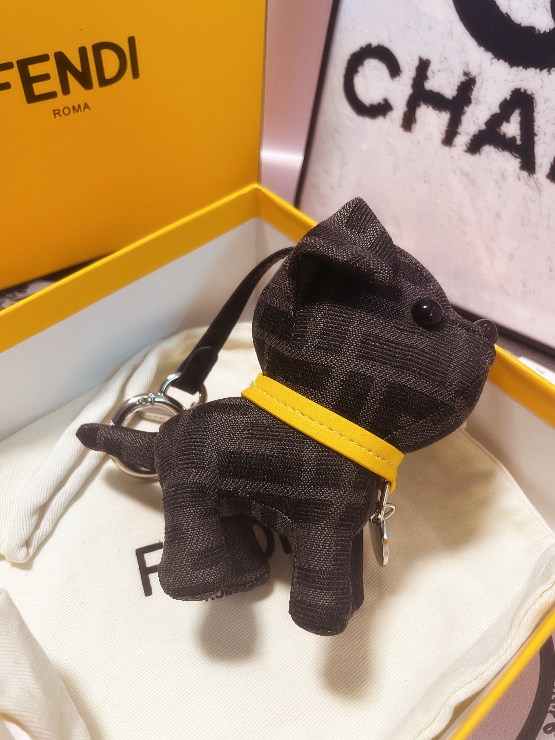 Artistic Dog Pack with Imported Steel Hardware and FENDI Sticker. - 图片 6