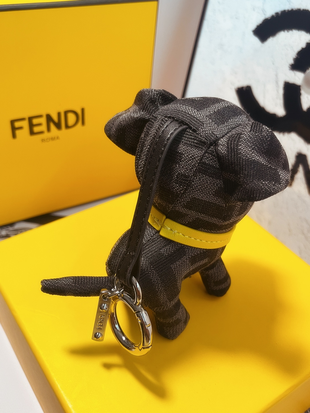 Artistic Dog Pack with Imported Steel Hardware and FENDI Sticker. - 图片 2