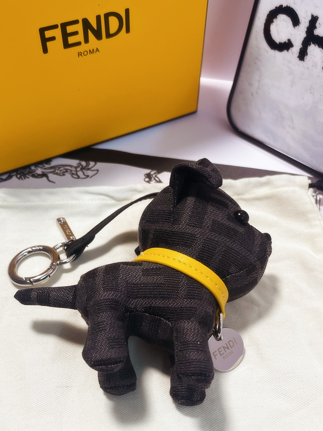 Artistic Dog Pack with Imported Steel Hardware and FENDI Sticker. - 图片 3