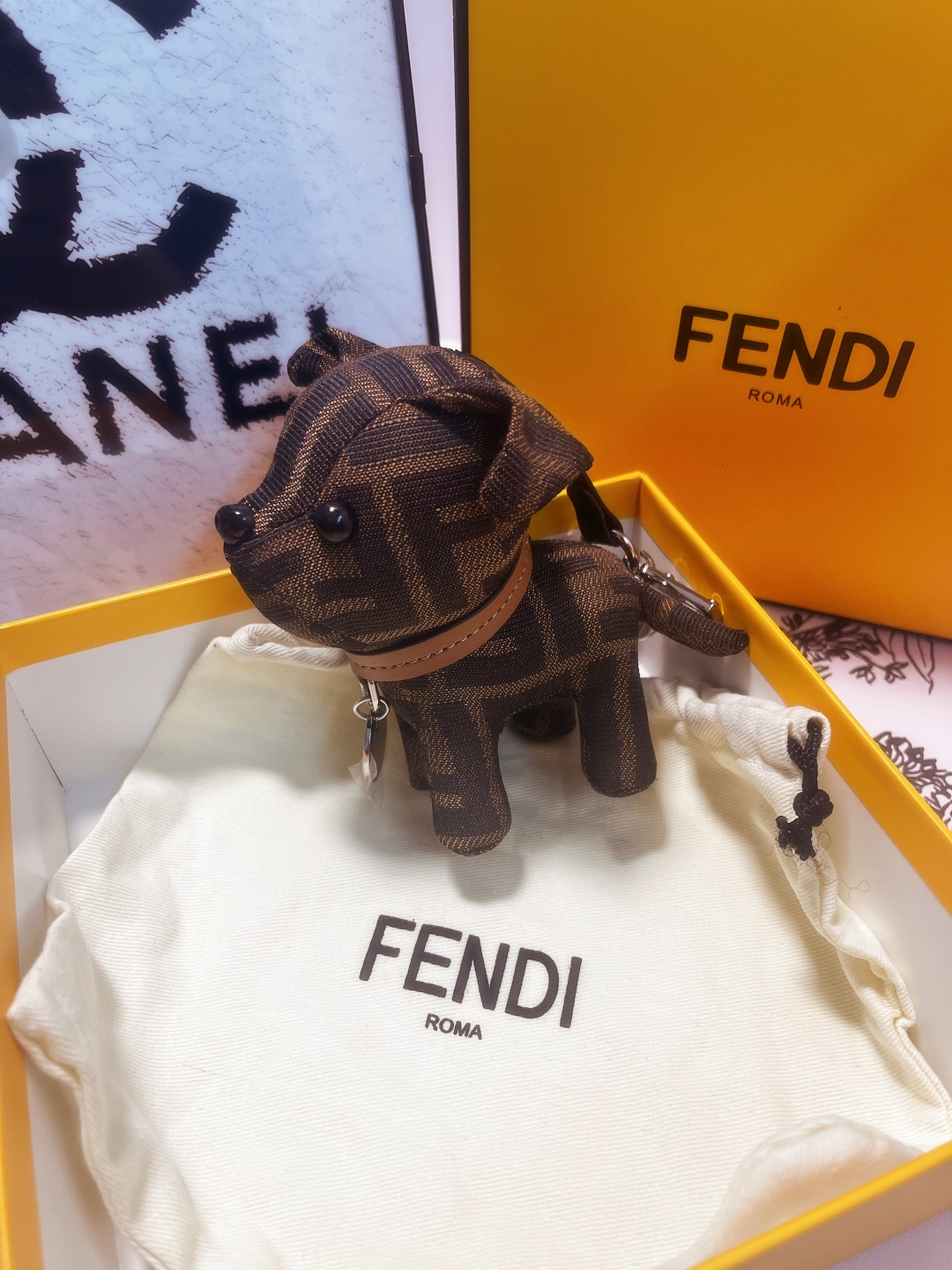 Unique Dog Pack Art: FENDI Steel Hardware for Children’s Fun - 图片 7