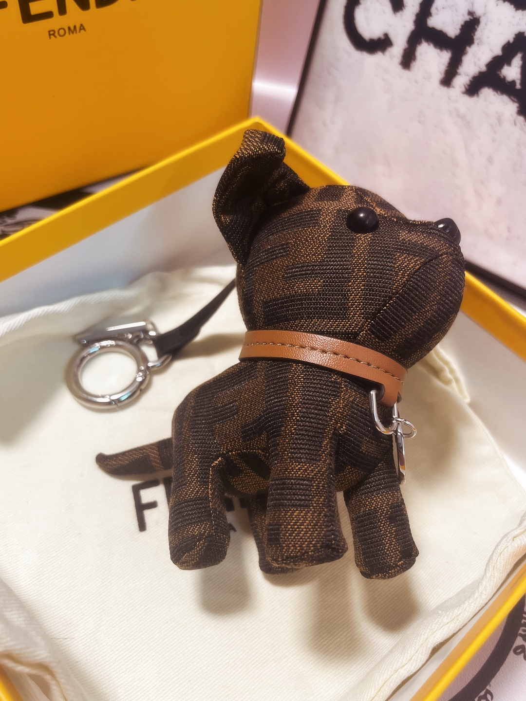 Unique Dog Pack Art: FENDI Steel Hardware for Children’s Fun - 图片 2