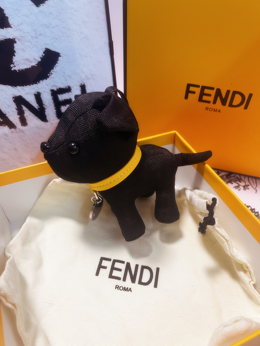 F147: Unique Dog Pack Art with Imported Steel Hardware and FENDI Sticker - 图片 6