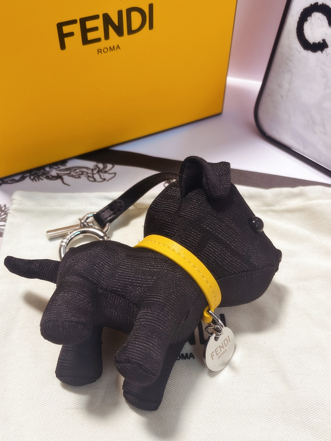 F147: Unique Dog Pack Art with Imported Steel Hardware and FENDI Sticker - 图片 2