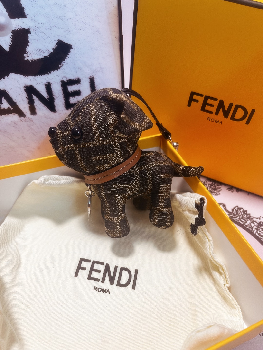 F147 – Unique Dog Pack with Imported Steel Hardware and FENDI Sticker - 图片 3