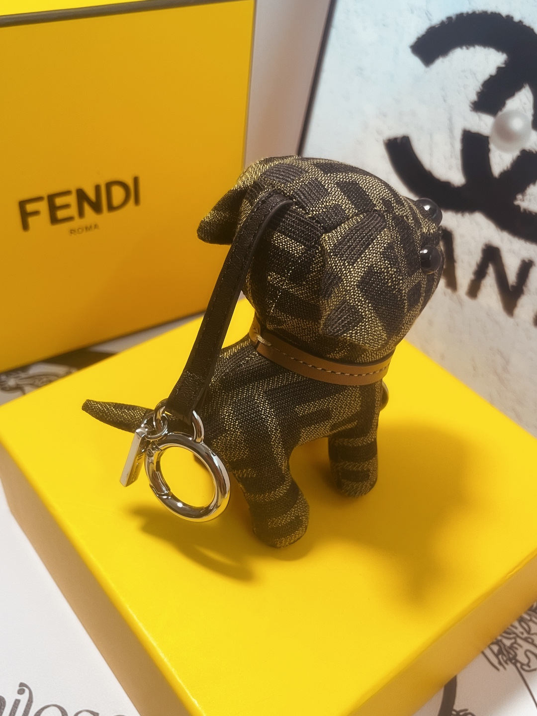 F147 – Unique Dog Pack with Imported Steel Hardware and FENDI Sticker - 图片 4