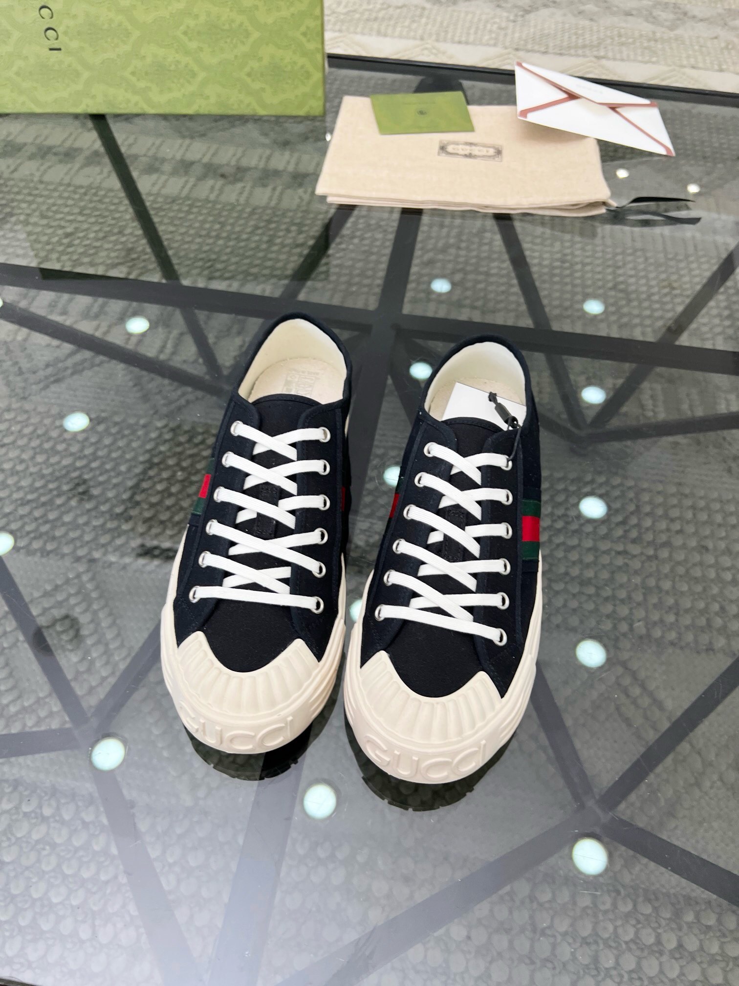 NO:218270,Brand G U C C I color original color matching, 35-45 couples model price Material Guqi counter synchronizes new casual shoes!  High quality Top version 1:1 production top purchasing agent ancient street frying couple upper imported from Italy custom G logo fabric, trendy and comfortable sole original special original sole, exclusive movable molding sole super comfortable, original order goods, high quality, Guqi casual shoes19860909品牌G U C C I 颜色原版配色 码数35-45情侣款 价格 材质古奇专柜同步新品休闲鞋！高品质 顶级版本1:1制作顶级代购 古 炸街情侣款 鞋面意大利进口定制G标志布面料,潮时尚舒适 鞋底原厂特供原版底,独家活动成型底超级舒适,原厂跟单货,高品质,古奇 休闲鞋,Men's shoes