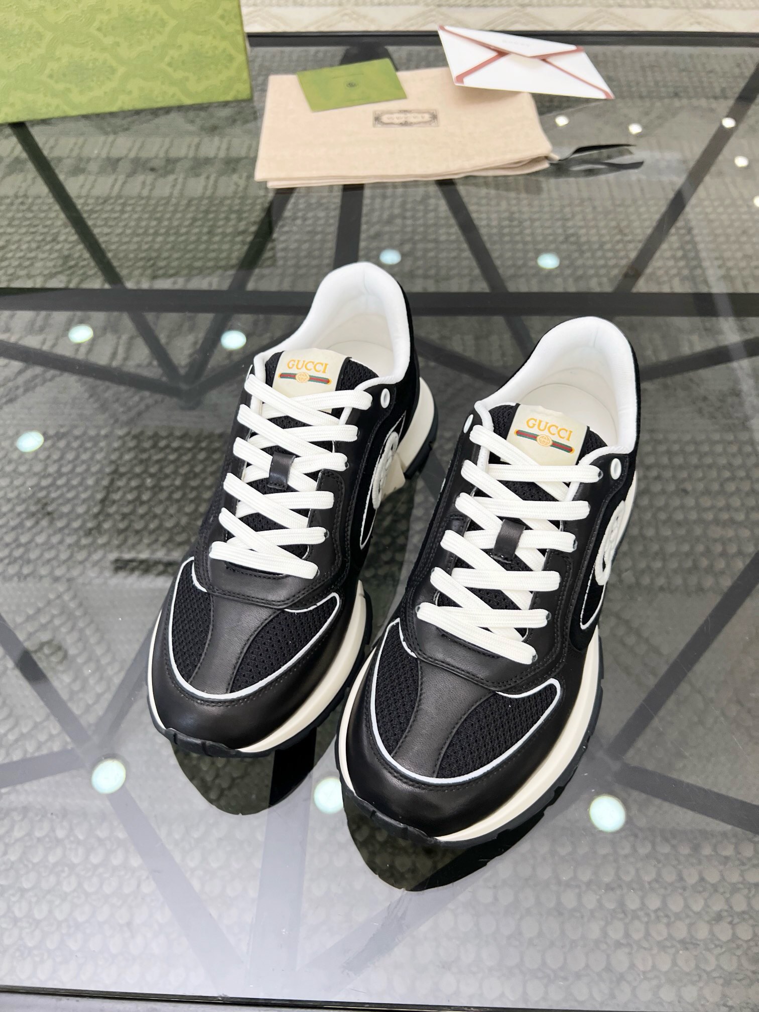 NO:219166,Brand G U C C I Color Original Color Code Number 38-44 Standard Code Price Material Guqi Top-notch · Original Individual Product!  Premium and trendy men's sports and casual shoes!  A unique personality!  The upper is made of imported cowhide with Guqi printed logo spliced ​​cowhide inner lining. The original molded sole is high-quality and worthy of possession. Guqi casual shoes, cowhide19860909品牌G U C C I 颜色原版配色 码数38-44标准码 价格 材质古奇顶级·原单货！精品好货潮男运动休闲鞋！与众不同的个性！鞋面采用进口牛皮搭配古奇印花logo拼接牛皮内里 原版开模大底、高品质值得拥有,古奇 休闲鞋,cowhide,Men's shoes