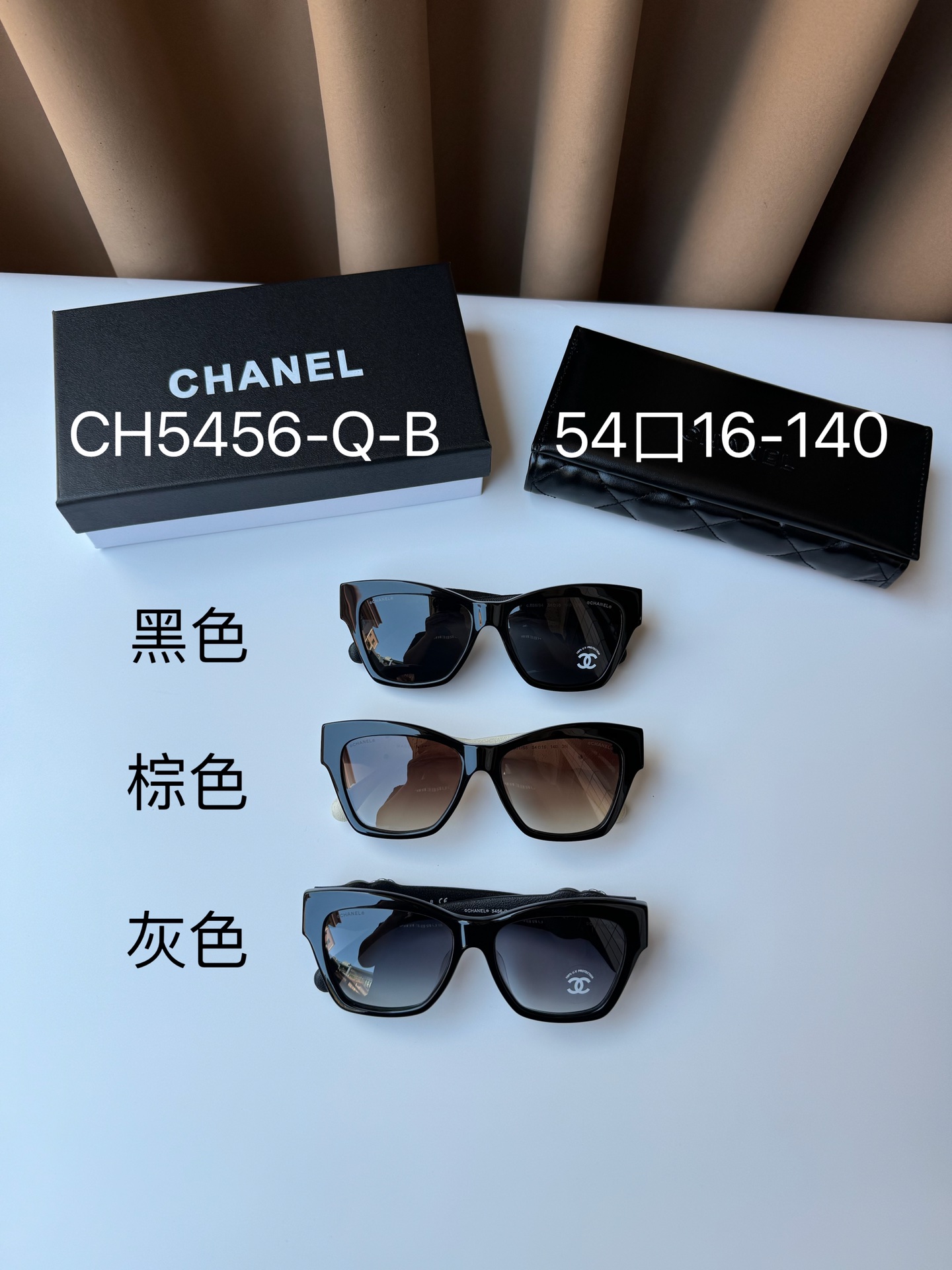 MEW 顶端硬货，代工厂搞出来的货，CHANEL，香奈儿太阳镜，全网独家真货，跟市场仿货区别特别大，看原厂logo，工艺特别复杂，仿货仿不了这种效果，镜腿包裹小羊皮，拿在手上的质感跟仿货完全不一样，爆款，佩戴超舒适，男女同款，型号C H，尺寸口-YS