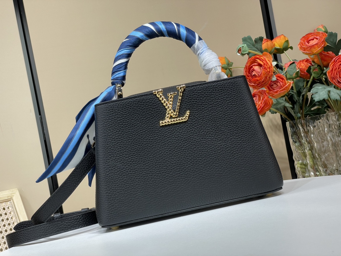 Louis Vuitton Calf leather inside and outside [Capucines bb handbag] M24673 M48865 black (scarf wrist)