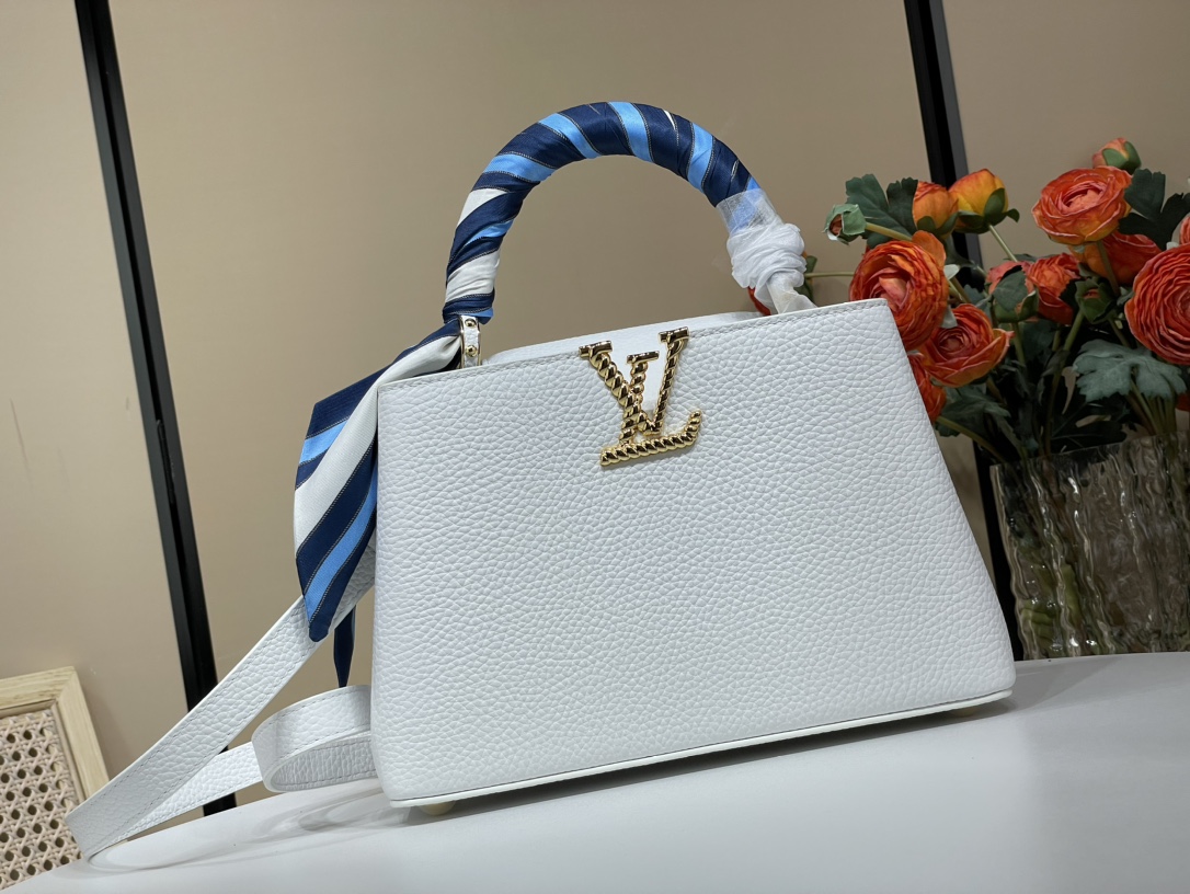 Louis Vuitton 24 New product debut [Capucines bb handbag] M24673 M48865 white (silk scarf wrist)