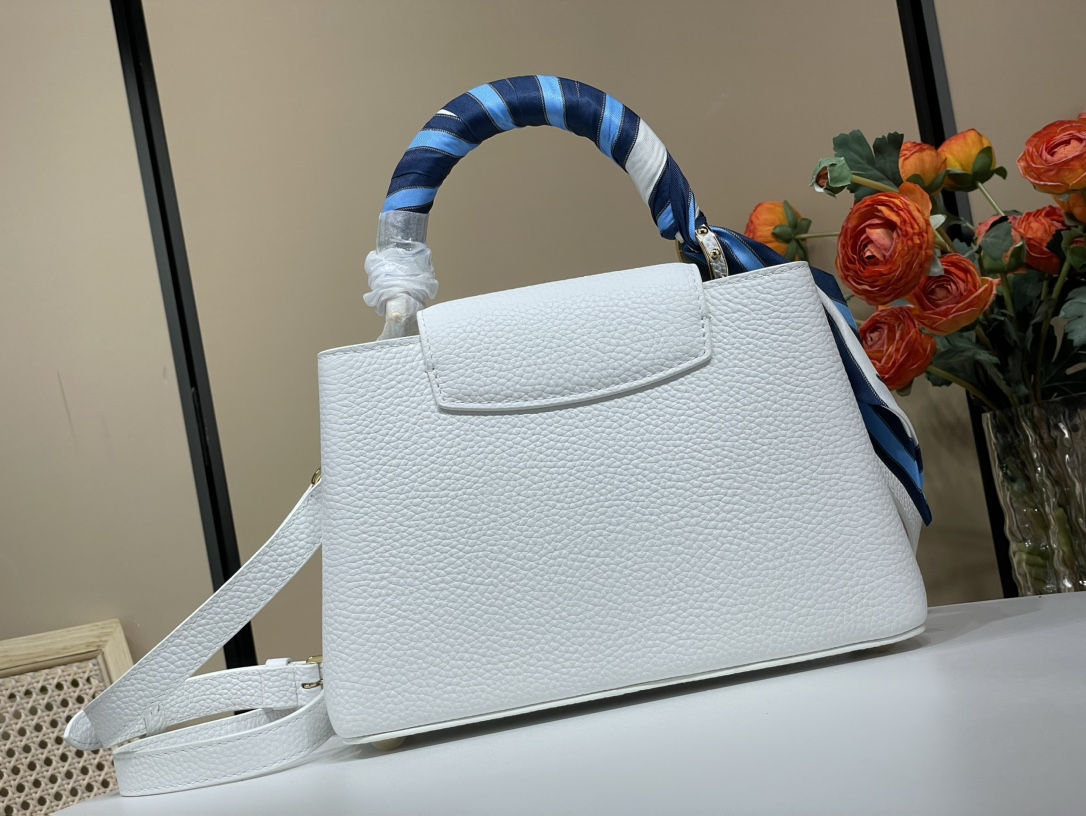 Louis Vuitton 24 New product debut [Capucines bb handbag] M24673 M48865 white (silk scarf wrist)
