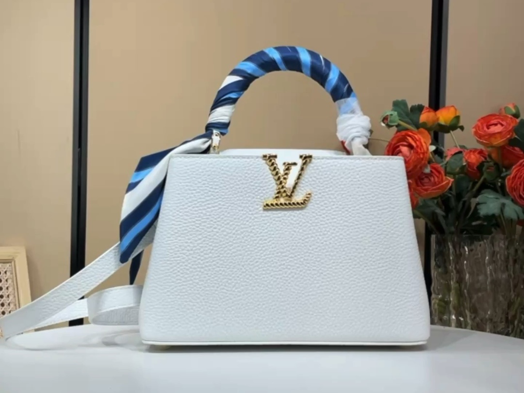 Louis Vuitton [Capucines bb handbag] M24673 M48865 white (silk scarf wrist) short video
