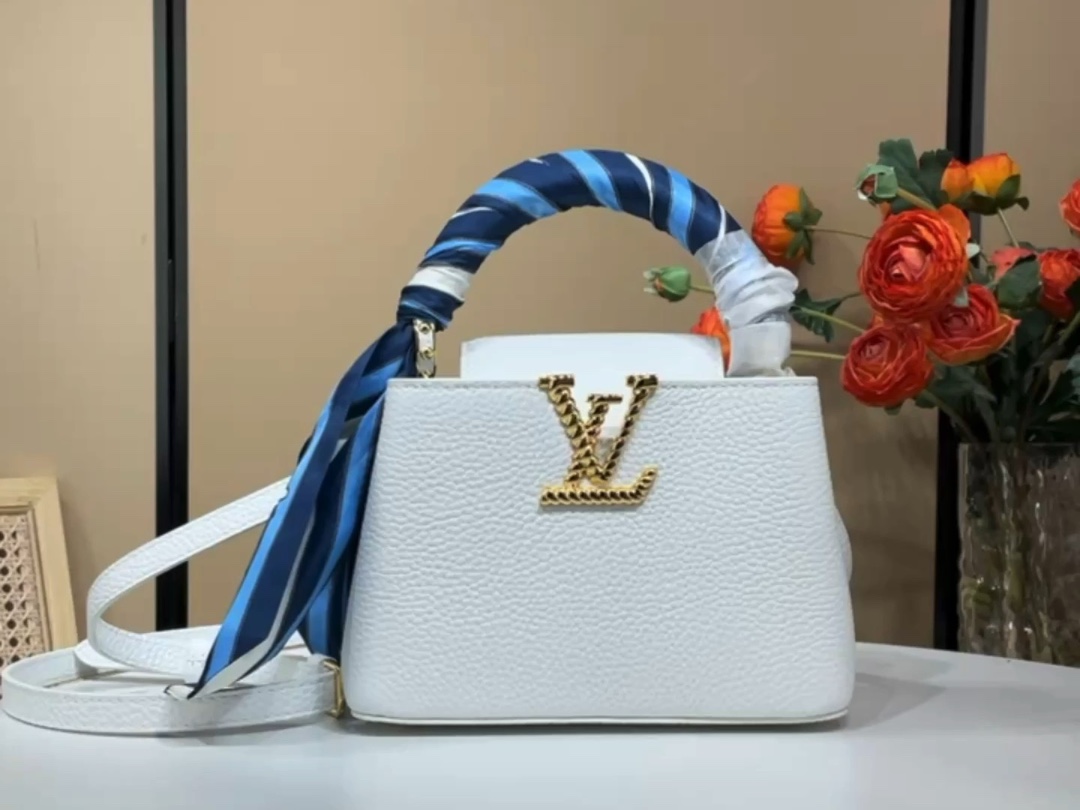 Louis Vuitton [Capucinesmini handbag] M24673 48865 (silk scarf wrist)