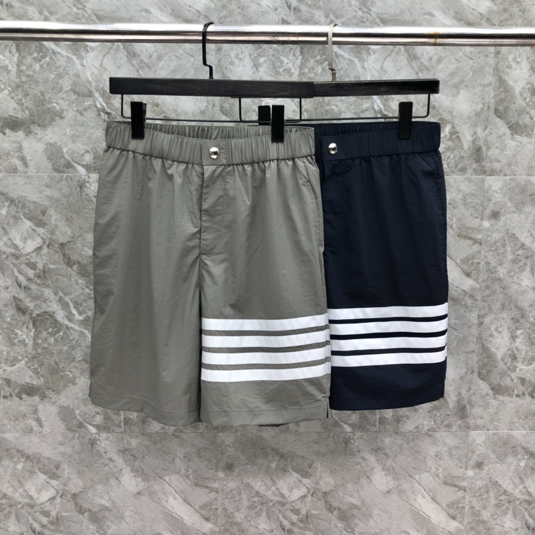 纽扣款休闲四杠松紧短裤  

码数：1-5  颜色：藏青、灰色