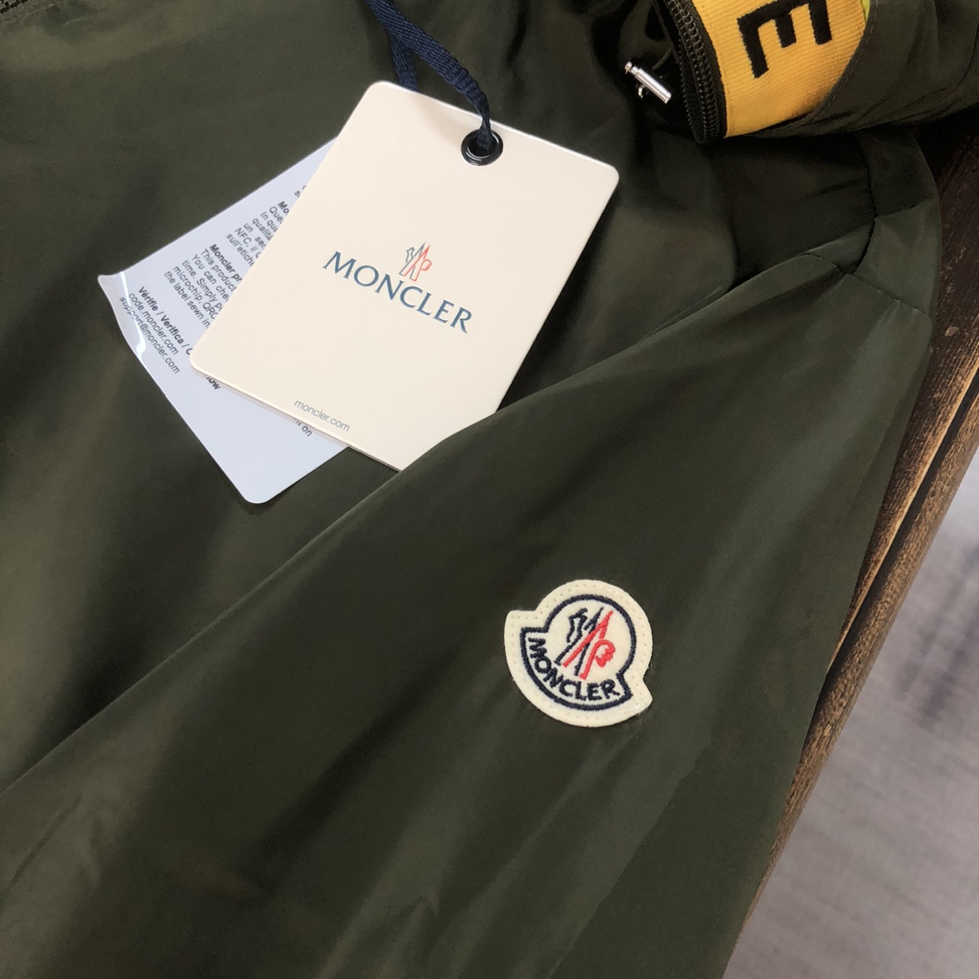 Moncler Perfect
 Clothing Coats & Jackets Windbreaker Green