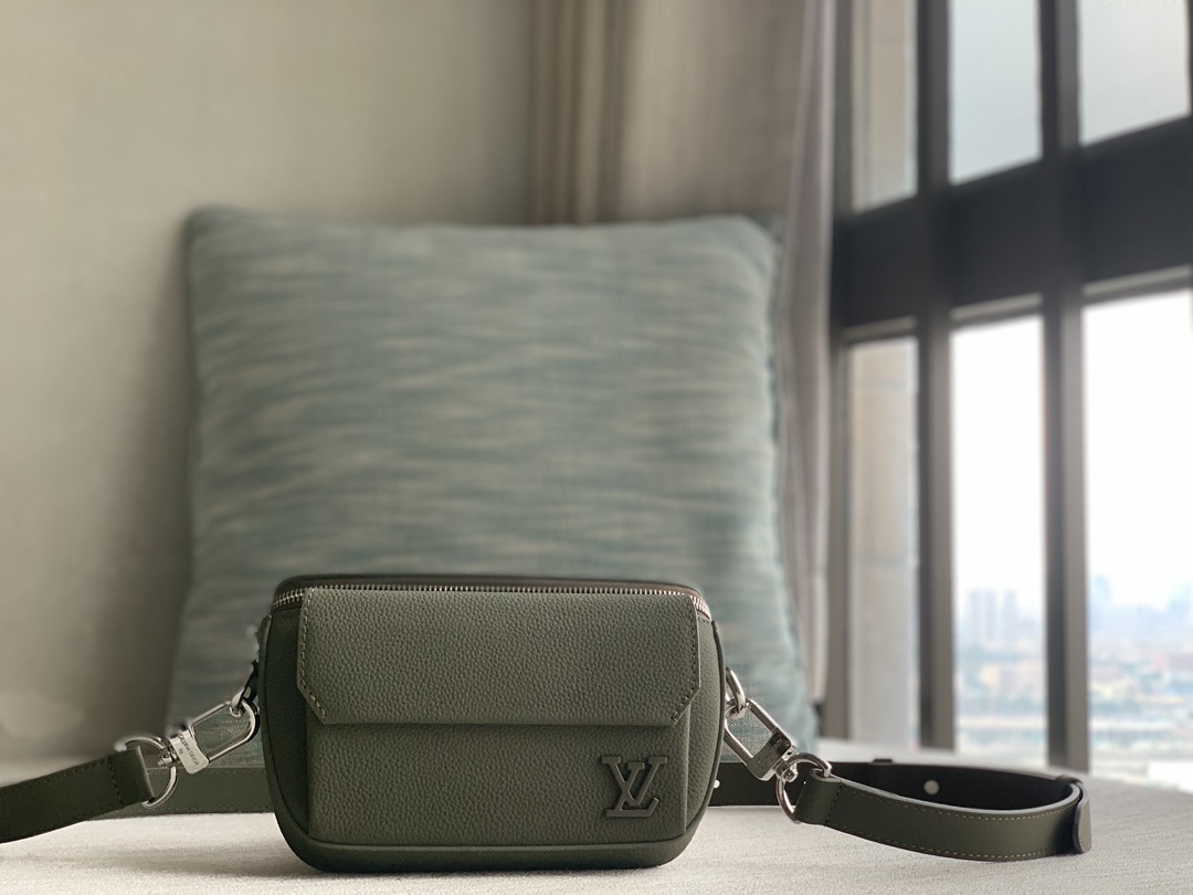Louis Vuitton Special Purchasing Agent [Pilot Aer Postman Handbag] M83570 Khaki Green
