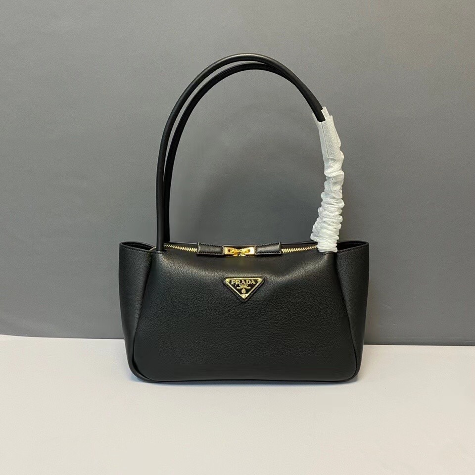 Prada High-end details shipped Babies close your eyes and enter medium-sized cowhide handbag, this elegant modern handbag is equipped with simple