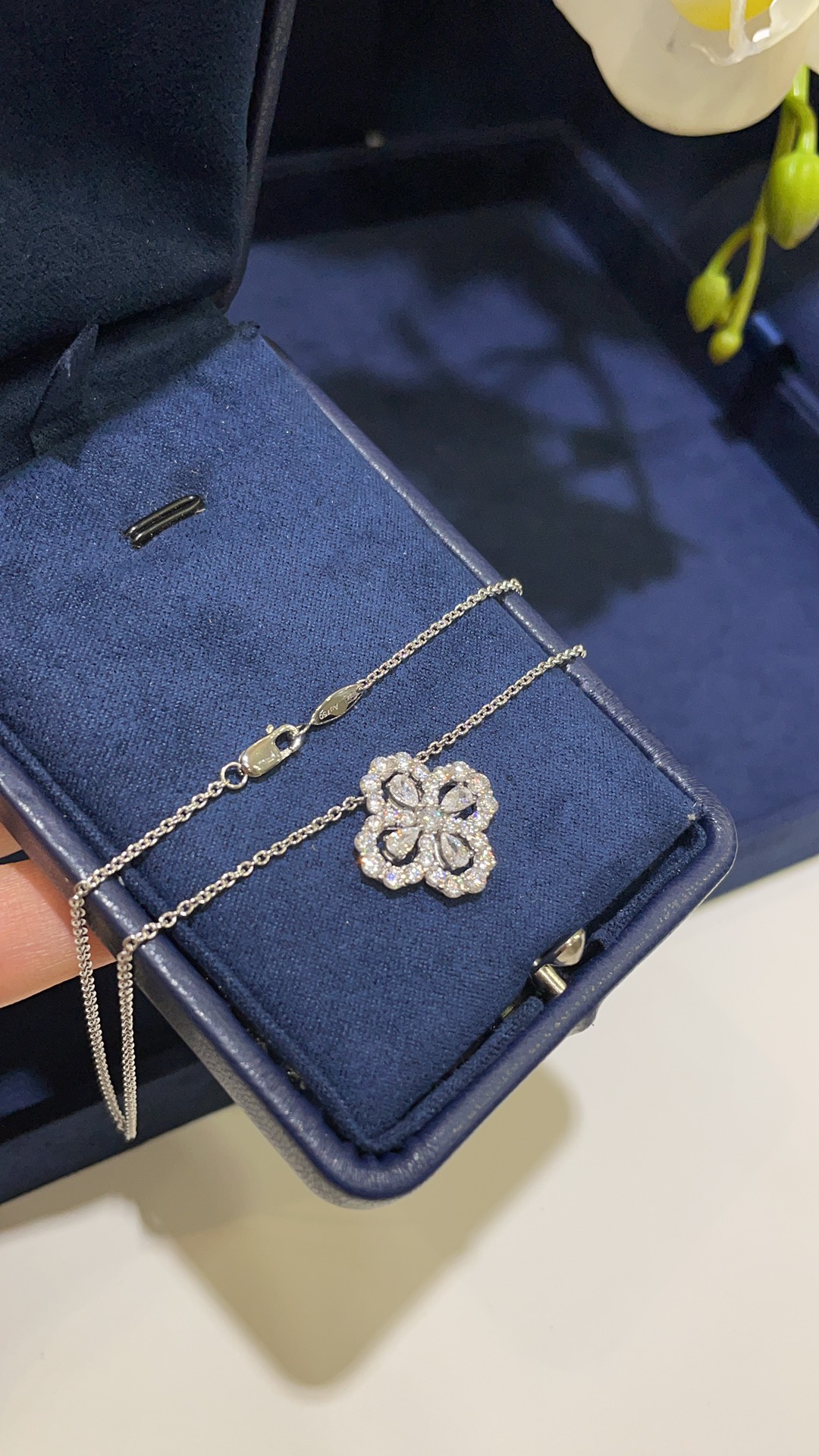 💎今日新品
Harry Winston新款loop奢华四叶草闪耀钻石项链
HW最经典的项链 真的一直都火🔥
高碳钻干净透亮 闪闪惹人爱💫
佩戴上身太好看啦 让你整体气质up🔝
材质:s925纯银+高碳钻 珠宝工艺镶嵌