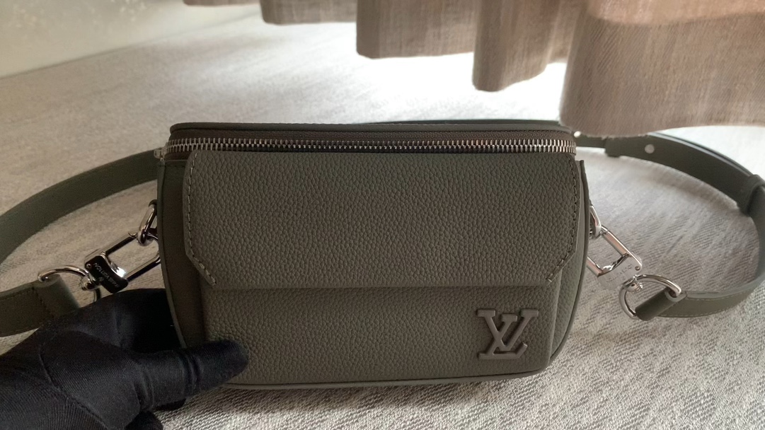 Louis Vuitton [Pilot Aer Messenger Bag] M83570 Khaki Green
