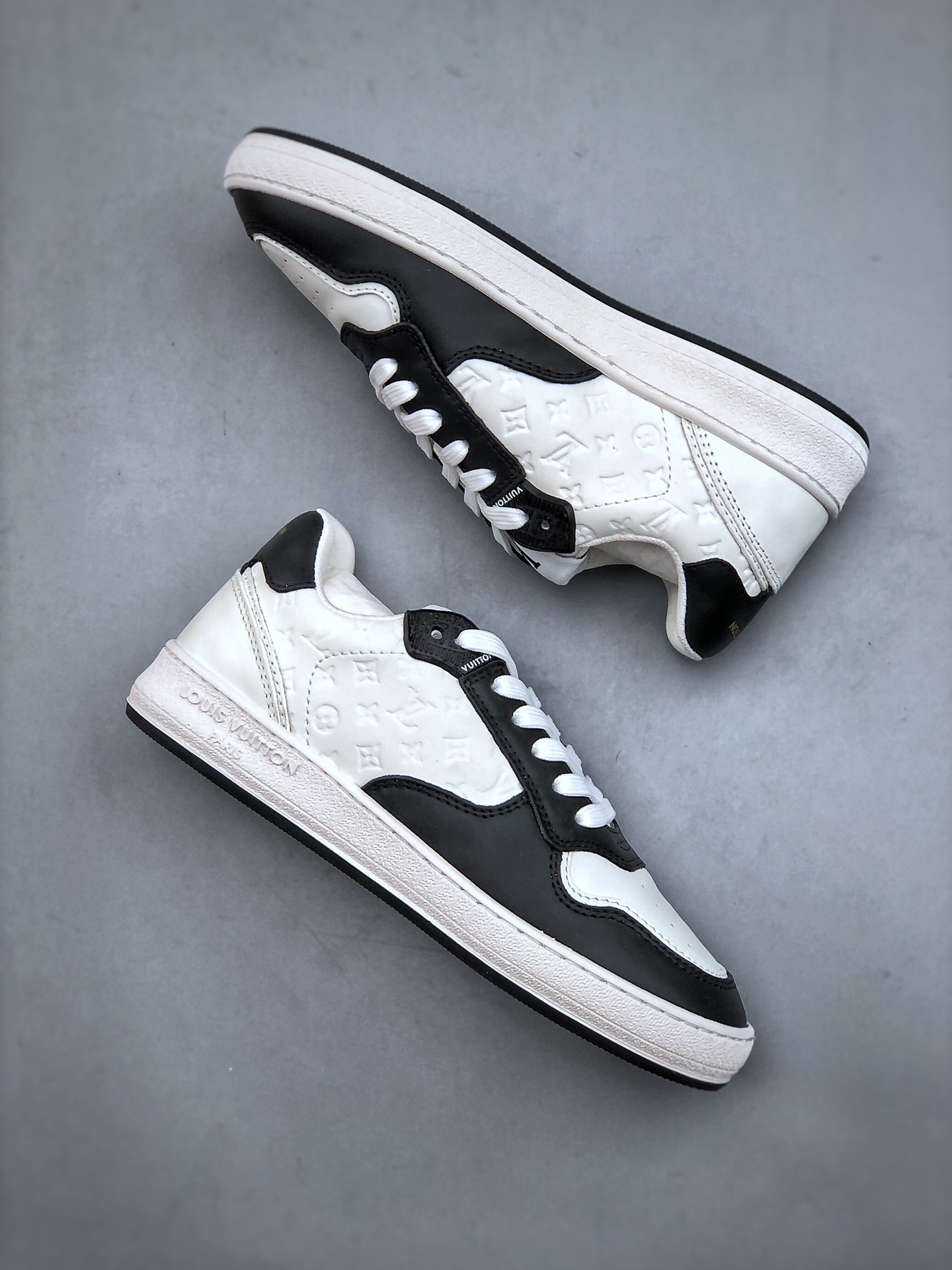 The new LV 24ss nautical embroidered sneakers are so attractive! The new LV Confetti series