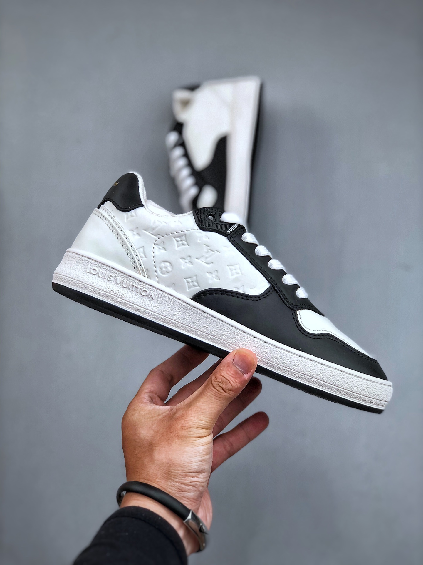 The new LV 24ss nautical embroidered sneakers are so attractive! The new LV Confetti series