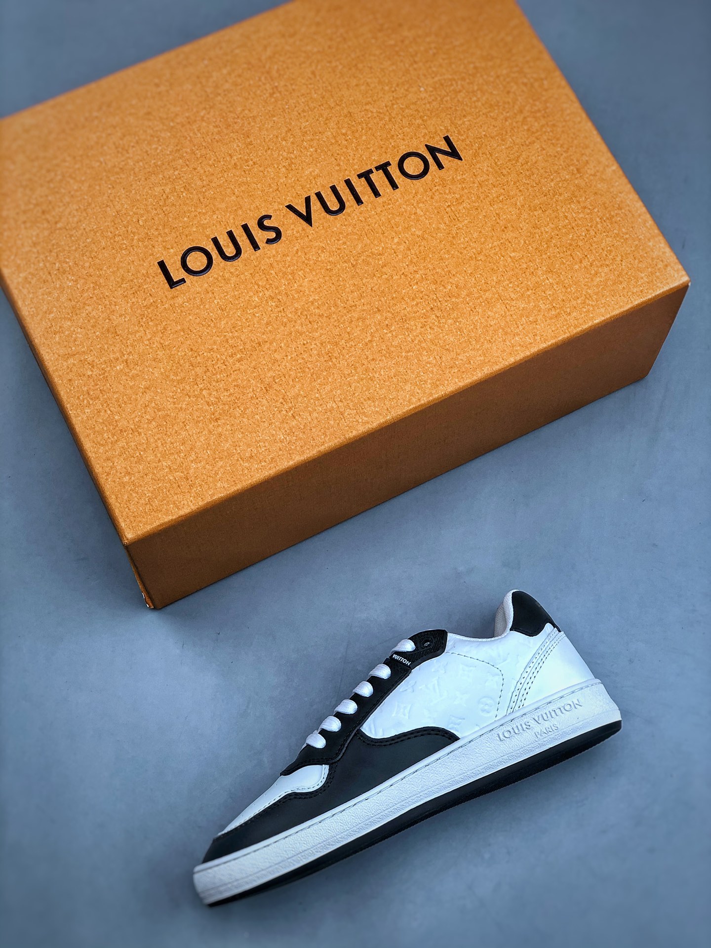 The new LV 24ss nautical embroidered sneakers are so attractive! The new LV Confetti series