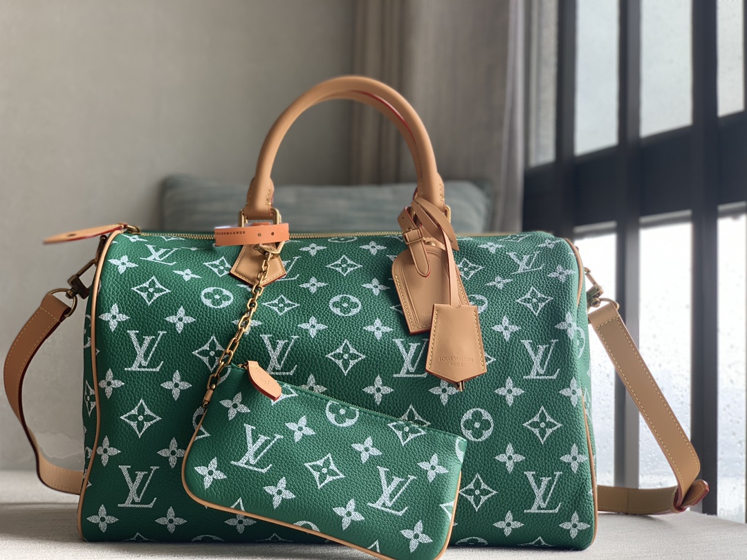Louis Vuitton Expensive goods in full leather inside and outside the matching counter [SPEEDY P9 BANDOULIERE40 handbag] M24417 green