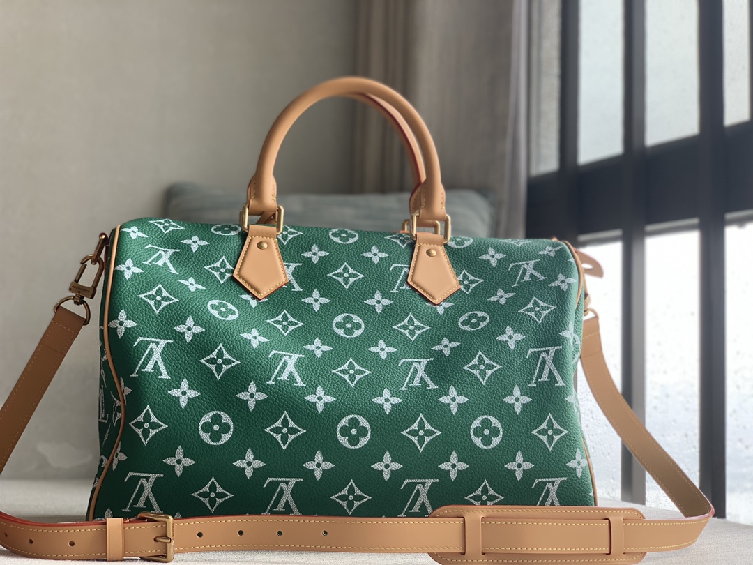 Louis Vuitton Expensive goods in full leather inside and outside the matching counter [SPEEDY P9 BANDOULIERE40 handbag] M24417 green