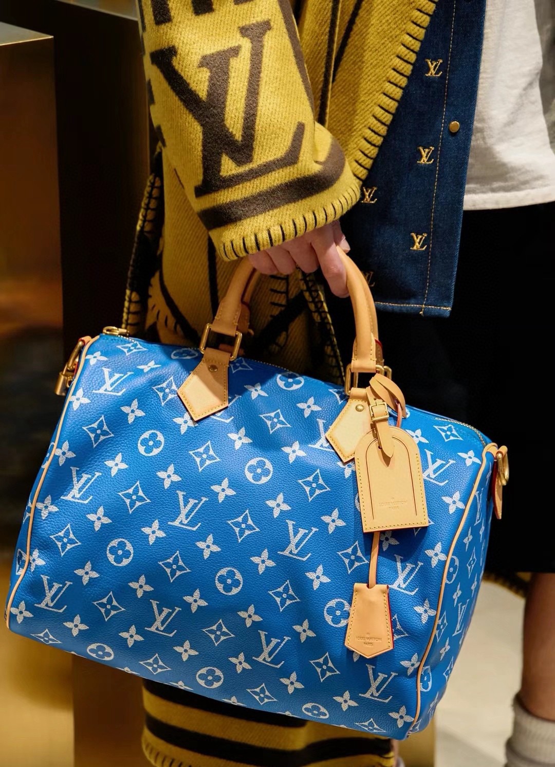 Louis Vuitton SPEEDY P9 BANDOULIERE40 handbagM24418 blue, so beautiful
