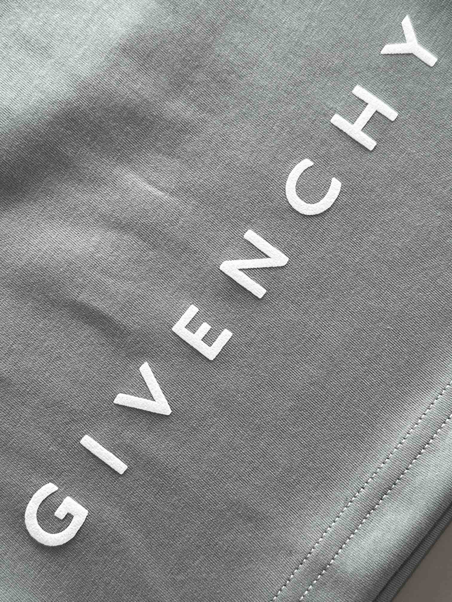   休闲短裤服装 5