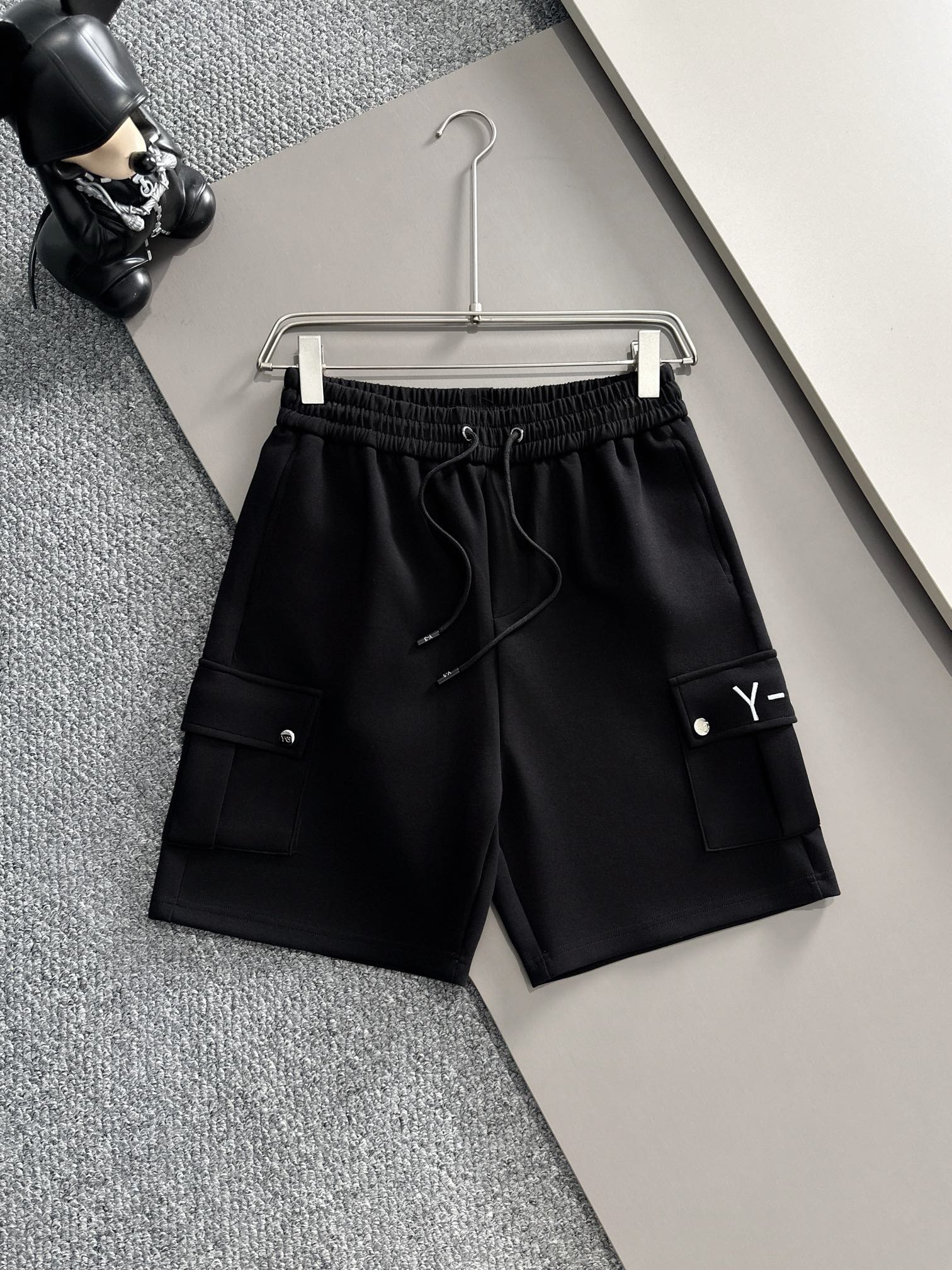 Y3家. 2025春夏新款休闲短裤！官网同步发售。定制品牌经典...