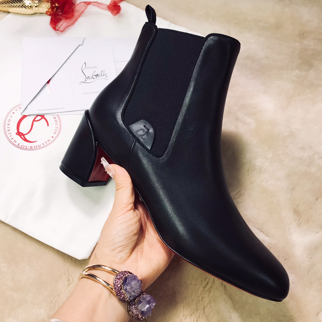 NO:100349,High-end customized autumn and winter boot series!  H5.5Cm, size 35-42. Leather big sole, X4021-2 black cowhide, official website synchronization Official website picture. Standard European code Reference:X4021-2 Color:black Material:cowhide Lining:sheep leather Heel height:8.5Cm Sole:leather sole Size:EUR 35-42 (US 4-11):,,christian louboutin,boots,cowhide,Leather soles19860909高端订制 秋冬靴系列！ H5.5Cm,尺码35-42码.真皮大底,,X4021－2黑牛皮,官网同步 官网图. 标准欧码 Reference:X4021－2 Color:black Material:cowhide Lining:sheep leather Heel heigh:8.5Cm Sole:leather sole Size:EUR 35－42（US 4一11) :,,christian louboutin,boots,cowhide,Leather soles,Women's Shoes