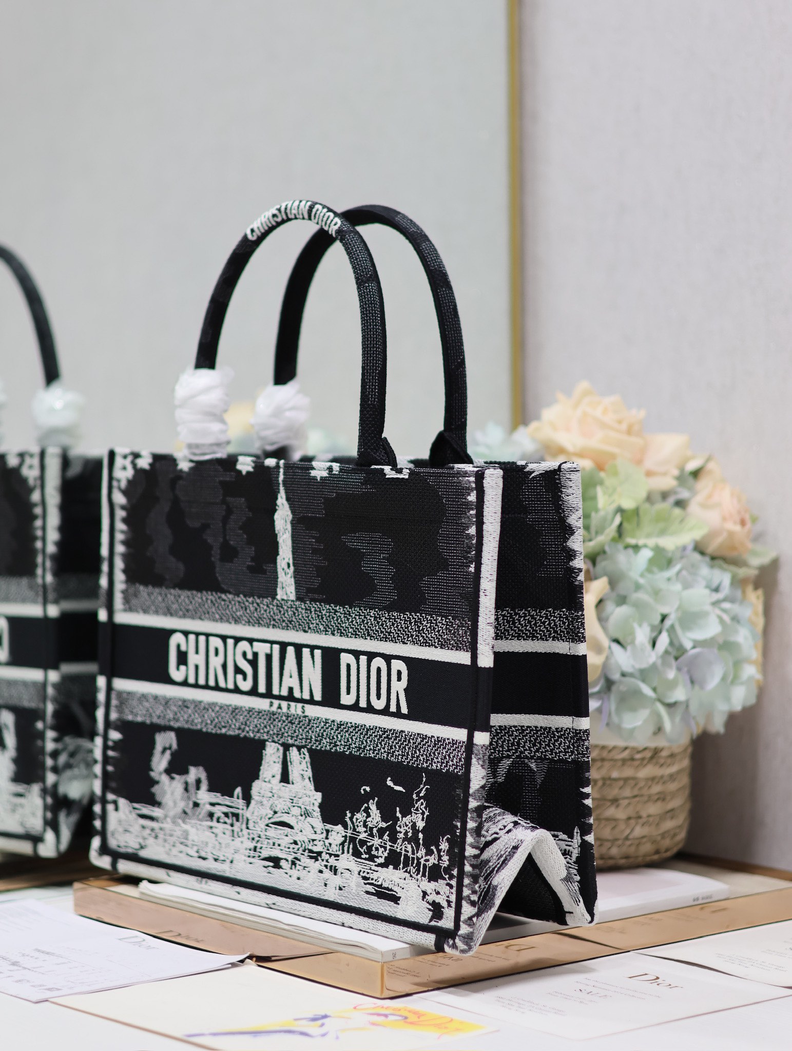 埃菲尔铁塔黑色 Dior book tote 购物袋