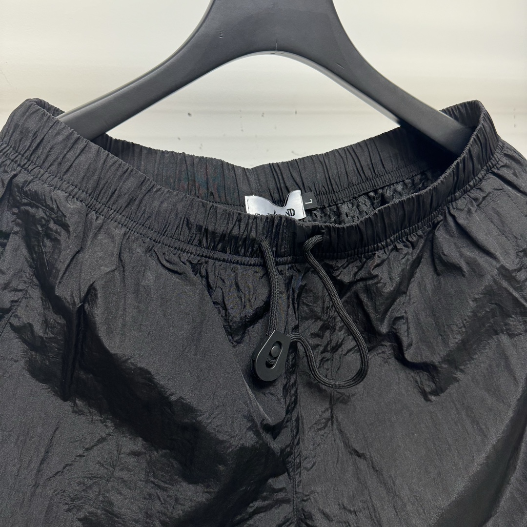 Stone Island Metal Wrinkled Nylon Compass Shorts: Black, Sizes M-XXL. - 图片 7
