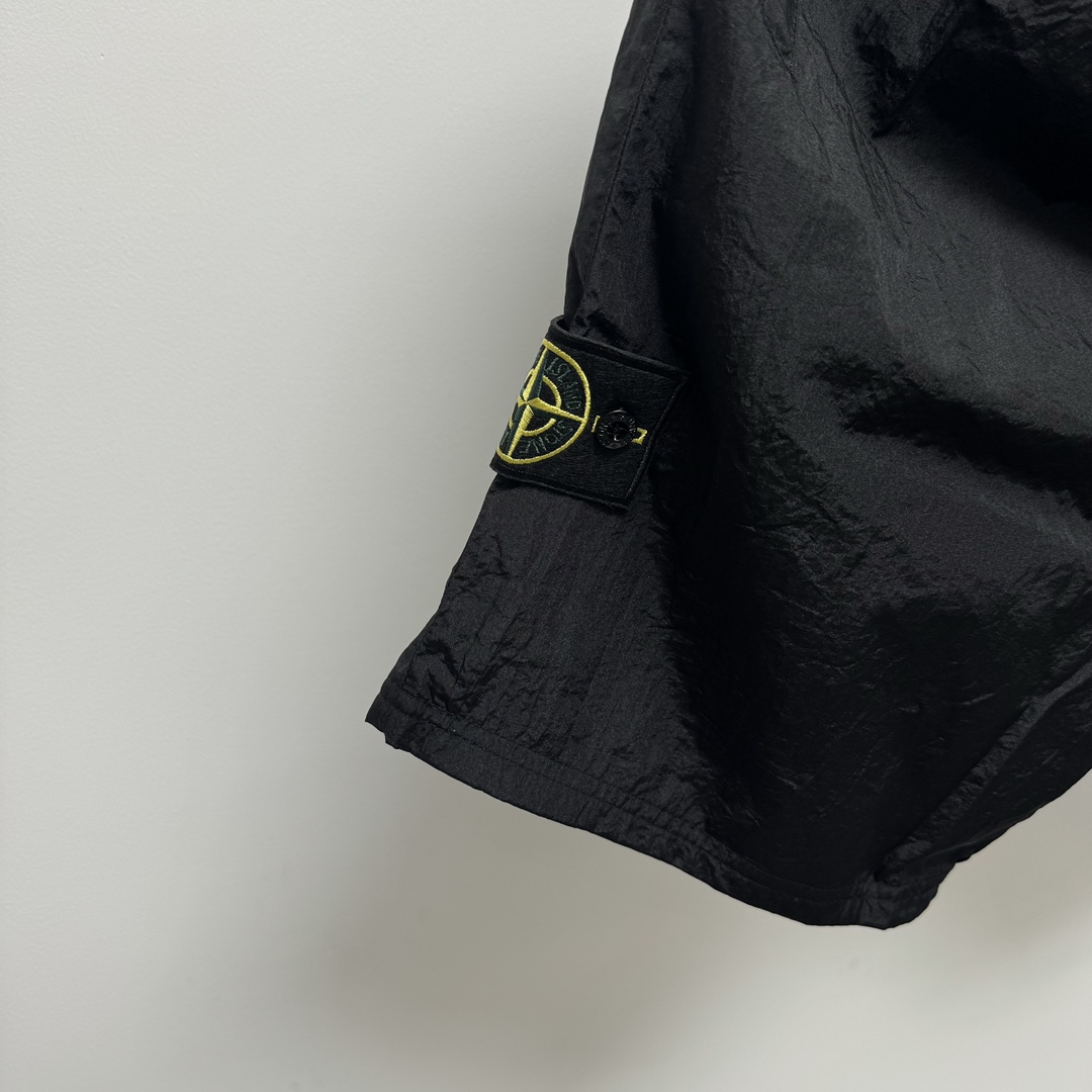 Stone Island Metal Wrinkled Nylon Compass Shorts: Black, Sizes M-XXL. - 图片 5