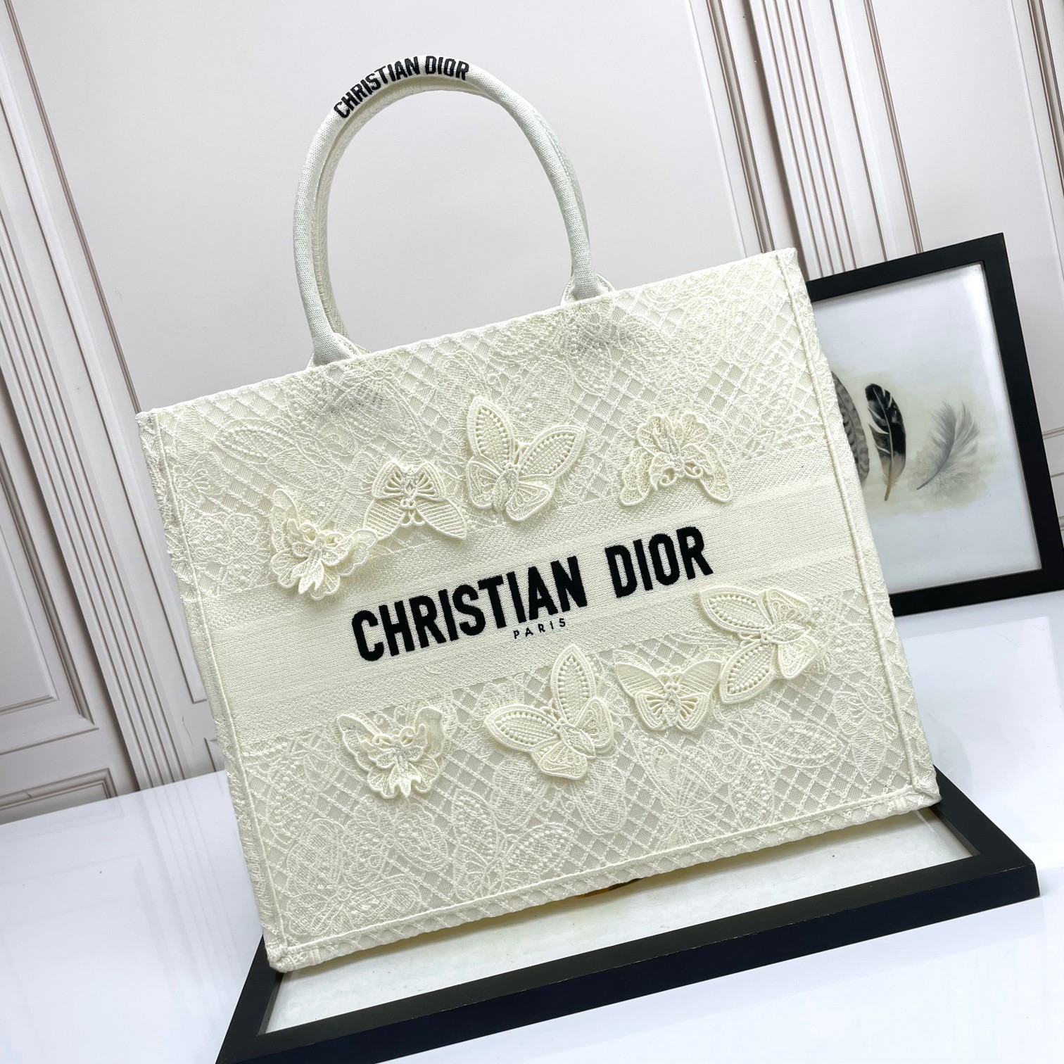 Dior迪奥购物袋托特带花白蝴蝶 42cm 这款 Book Tote 手袋由 D6688