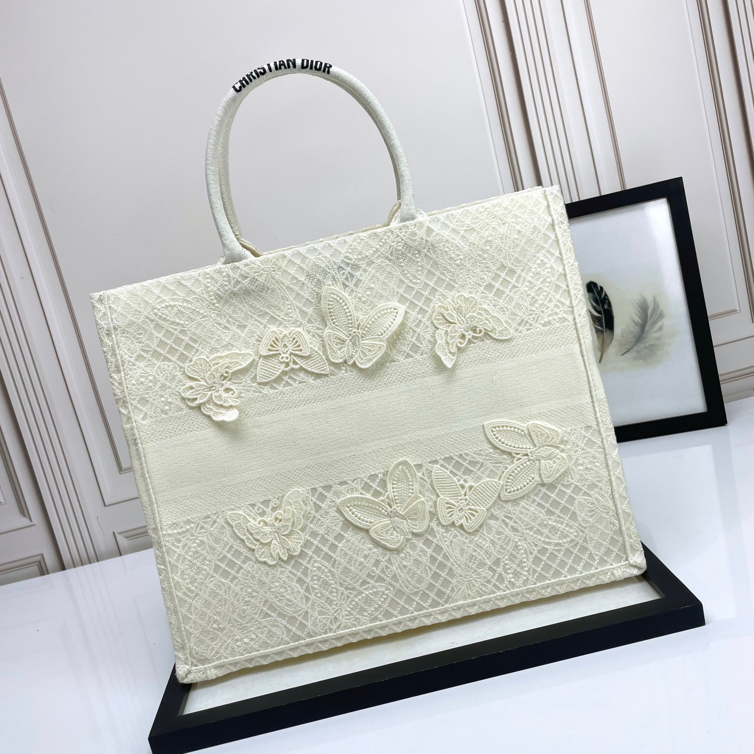 Dior迪奥购物袋托特带花白蝴蝶 42cm 这款 Book Tote 手袋由 D6688