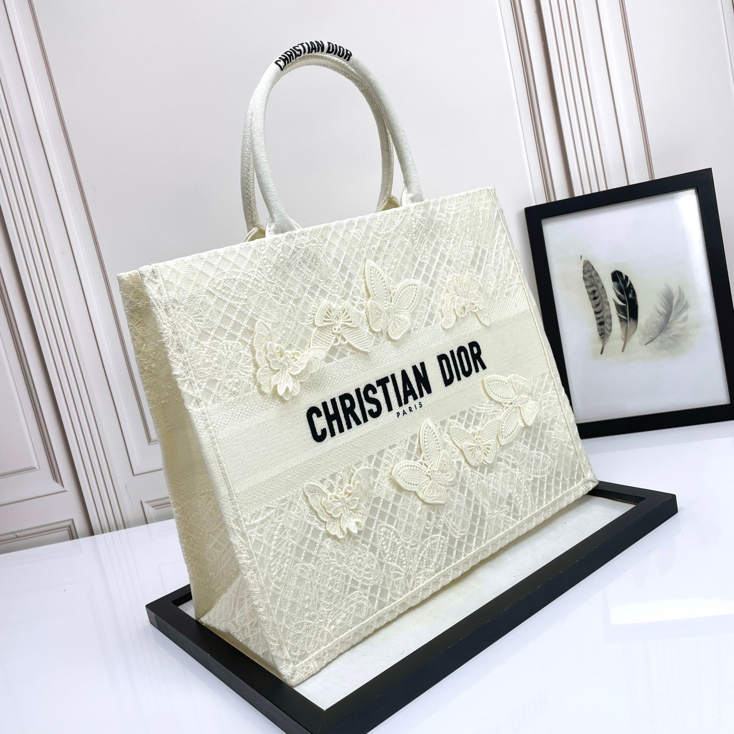 Dior迪奥购物袋托特带花白蝴蝶 42cm 这款 Book Tote 手袋由 D6688