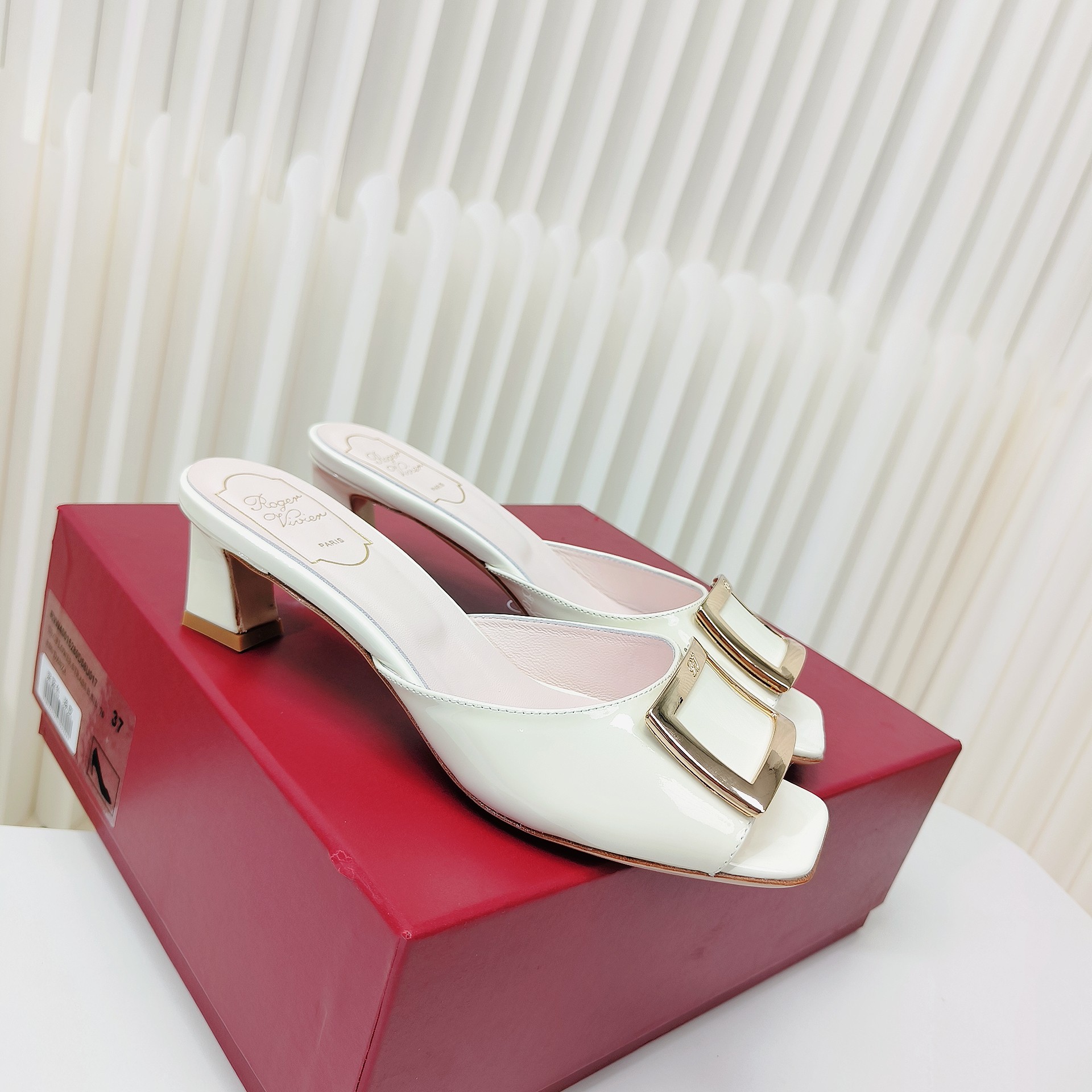 Roger Vivier Shoes Slippers Patent Leather Summer Collection