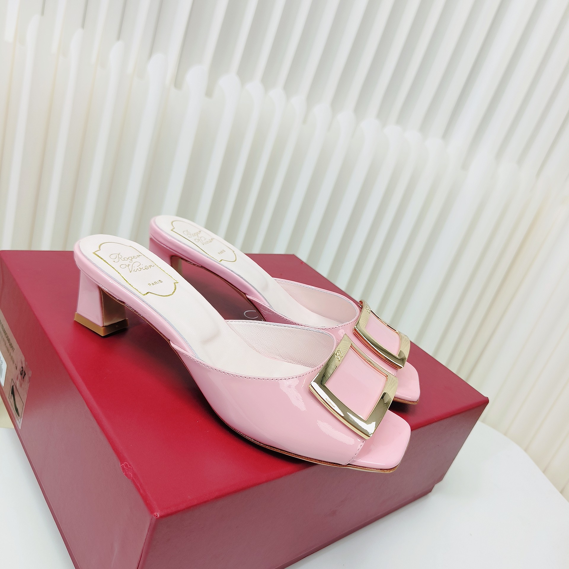 Roger Vivier Shoes Slippers Patent Leather Summer Collection