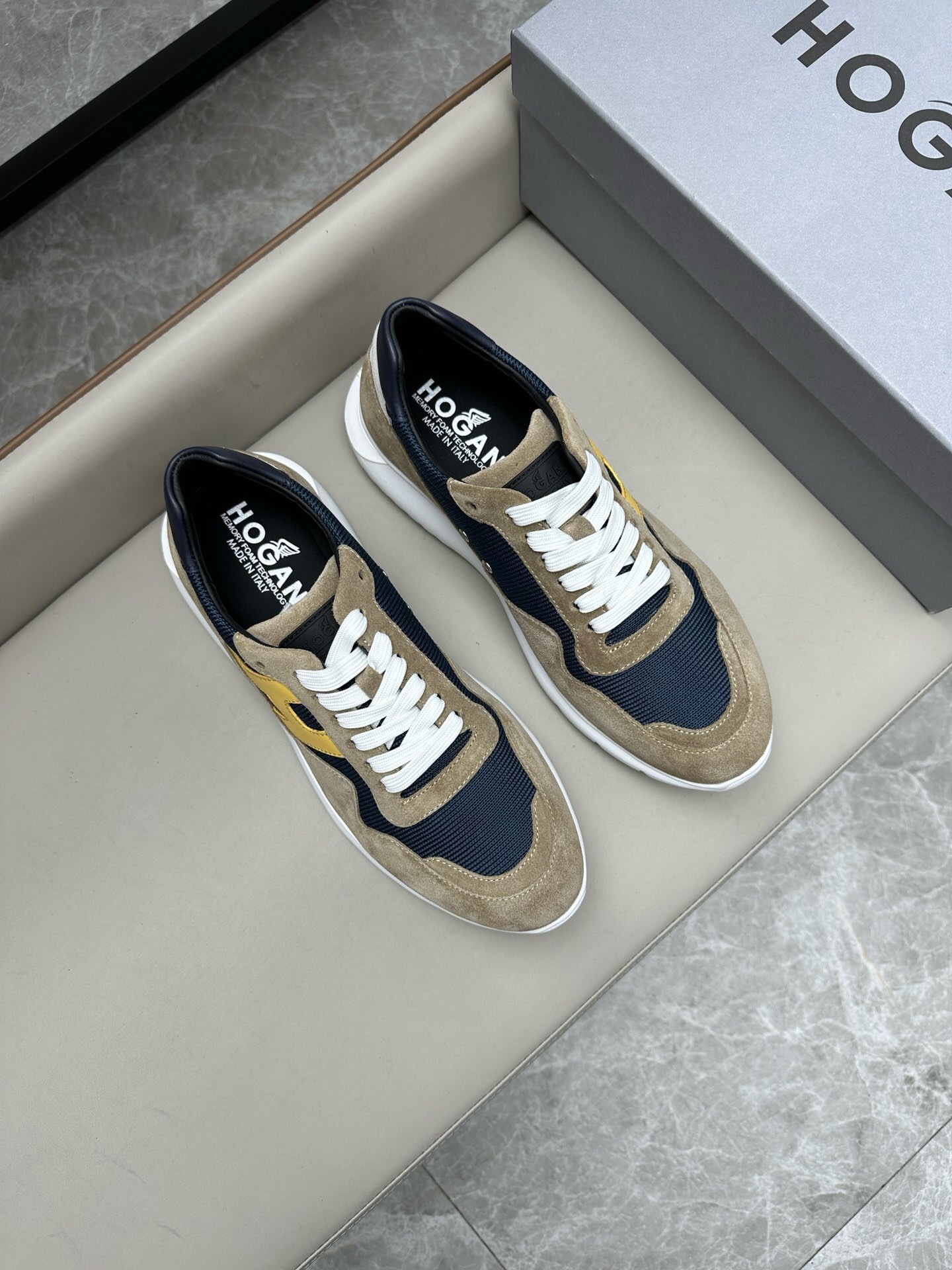 NO:216762,Brand HOGAN Color White Number 39-44 Standard Code Price Material Hogan Original Single Version Top Purchase Men's Latest Counter is available simultaneously, Italian imported original brand ▲▲ Calfskin·Brand Totem Breathable Cloth ▲▲▲ (highlights, nobles, grades) Exquisite workmanship sole original special original sole, exclusive double-layer movable, foamed, molded sole; super · Comfortable, wear-resistant, anti-slip, Hogan, cowhide19860909品牌HOGAN 颜色白色 码数39-44标准码 价格 材质霍根原单版本顶级代购男士最新专柜同步发售,意大利进口原版品牌▲▲小牛皮·品牌图腾透气布匹▲▲（凸显高端·贵气·档次）做工考究鞋底原厂特供原版底,独家双层活动·发泡·成型大底;超级·舒适·耐磨·防滑·,霍根,hogan,cowhide,Men's shoes