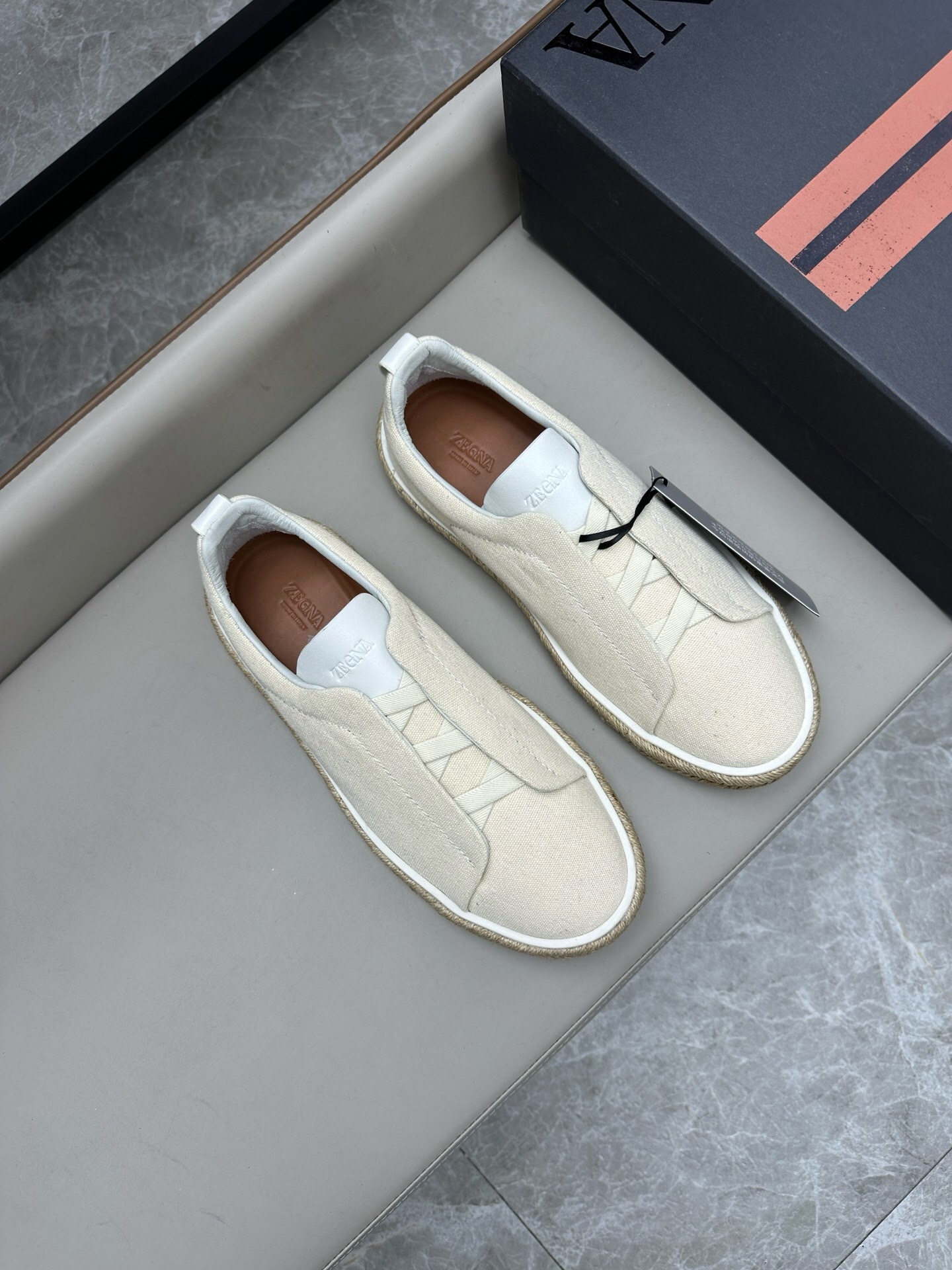 NO:218371,Brand Zegna color original color matching 39-44 customized 38.45.46 Price Material Zegna new model Men's casual upper uses imported original cowhide cowhide inner cowhide foot pad original single quality leather texture extremely strong comfortable and breathable   original Zegna open mold custom sole market highest quality, Zegna casual sneakers, zegna, sneakers, cowhide19860909品牌Zegna 颜色原版配色 码数39-44定做38.45.46 价格 材质杰尼亚新款 男士 休闲鞋面采用进口原版牛皮牛皮内里 牛皮垫脚原单品质皮质感极强舒适透气 原版Zegna开模定制大底市场最高品质,杰尼亚 休闲运动鞋,zegna,sneakers,cowhide,Men's shoes