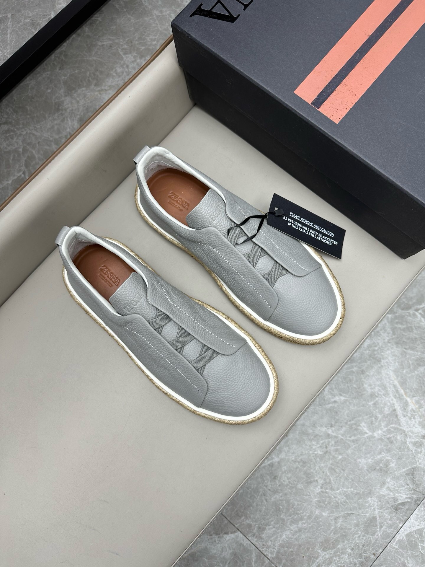 NO:218360,Brand Zegna color original color matching 39-44 customized 38.45.46 Price Material Zegna new model Men's casual upper uses imported original cowhide cowhide inner cowhide foot pad original single quality leather texture extremely strong comfortable and breathable   original Zegna open mold custom sole market highest quality, Zegna casual sneakers, zegna, sneakers, cowhide19860909品牌Zegna 颜色原版配色 码数39-44定做38.45.46 价格 材质杰尼亚新款 男士 休闲鞋面采用进口原版牛皮牛皮内里 牛皮垫脚原单品质皮质感极强舒适透气 原版Zegna开模定制大底市场最高品质,杰尼亚 休闲运动鞋,zegna,sneakers,cowhide,Men's shoes