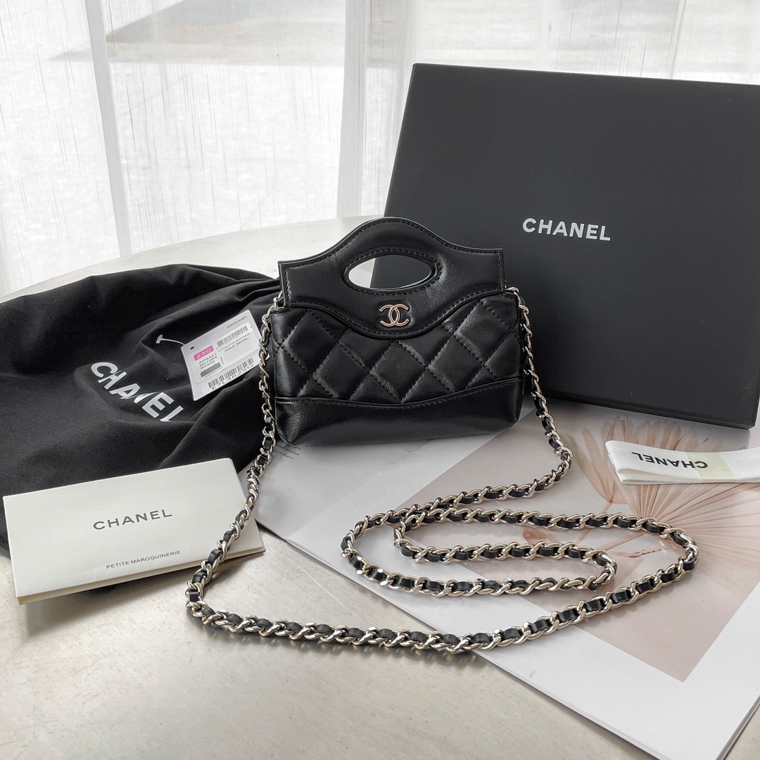 NO:184541,Out of stock Special Offer Another masterpiece of Xiangjia Cute series, must recommend these two cute little cuties. The size of the super mini is so exquisite and compact. The bag is made of oil wax sheepskin material, soft and delicate, comfortable to touch, classic diamond lattice, still has a very high recognition, simple and fashionable, yet elegant and atmospheric lateral back, one-shoulder back, or hand-held one-shoulder back!  31bagAP size 12×10×4cm, special sale, chanel, sheepskin19860909断货断货 特惠 香家可爱系又一力作,一定安利这两个小可爱,超mini的尺寸让人喜欢到不行,精致小巧,包身由油蜡羊皮材质打造,柔软细腻手感舒适,经典的菱格,辨识度依旧超高,简约时尚却又不失优雅大气斜背,单肩背,或者手拎都有不同的感觉！ 31bagAP尺寸12×10×4cm,特价秒杀,chanel,sheepskin,Bag