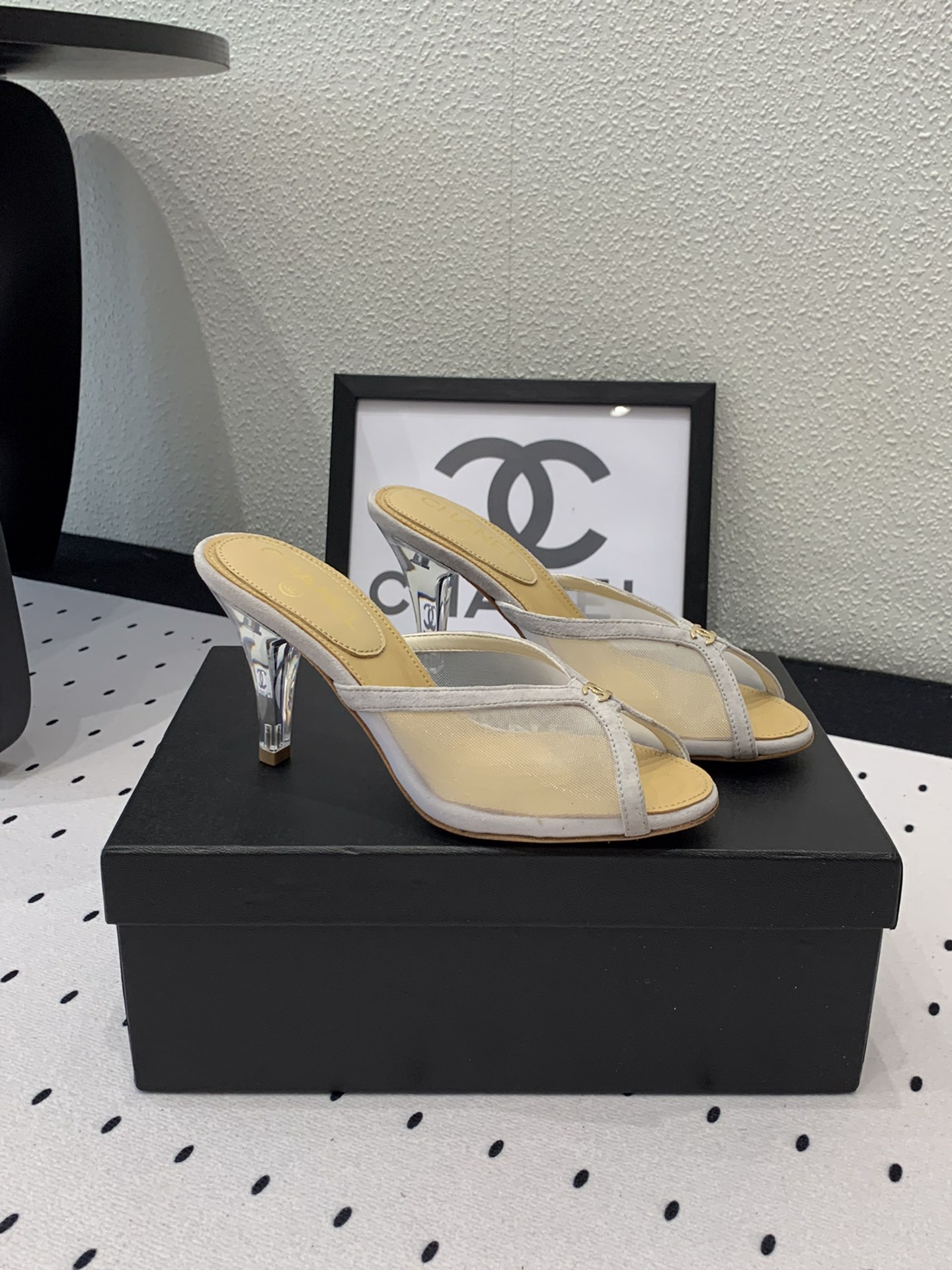 Chanel Chanel新款网纱蕾丝高跟拖鞋