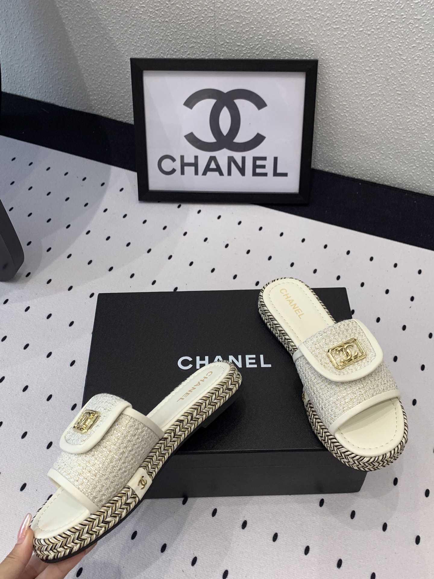 Chanel Chanel新款早春拖鞋 无敌可爱上脚