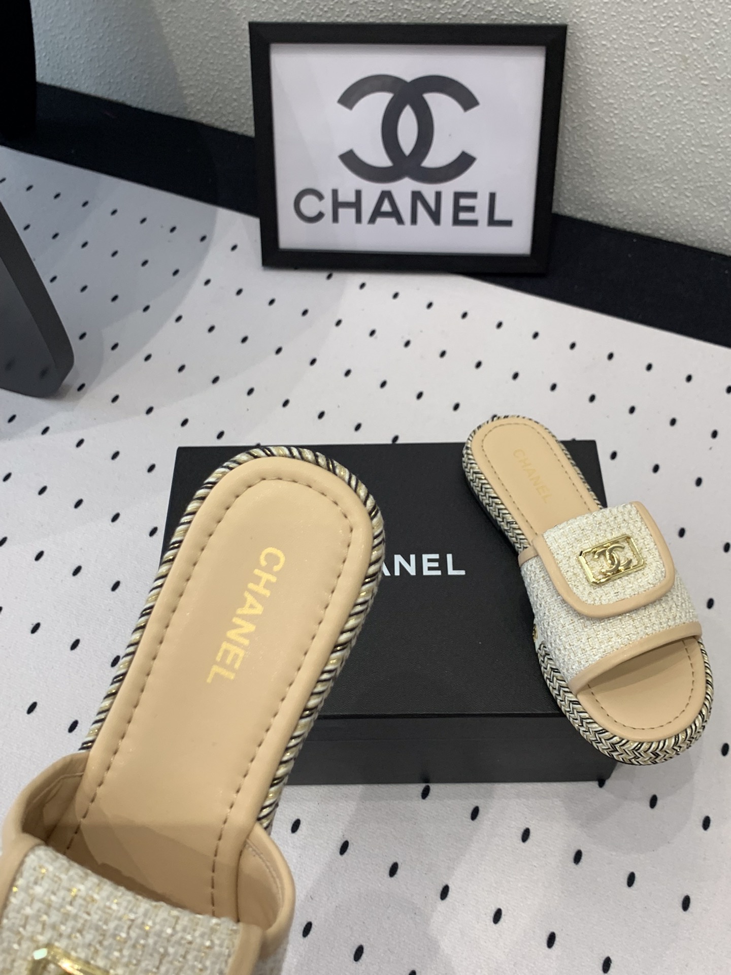 Chanel Chanel新款早春拖鞋 无敌可爱上脚