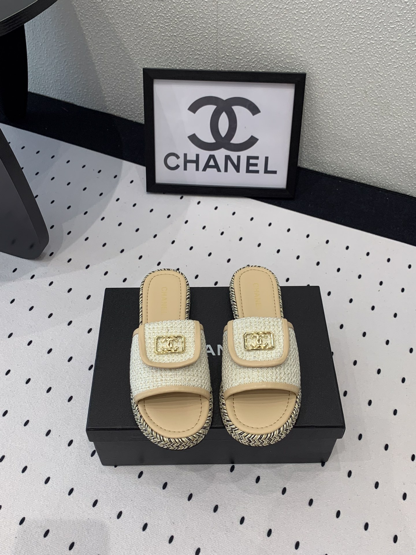 Chanel Chanel新款早春拖鞋 无敌可爱上脚