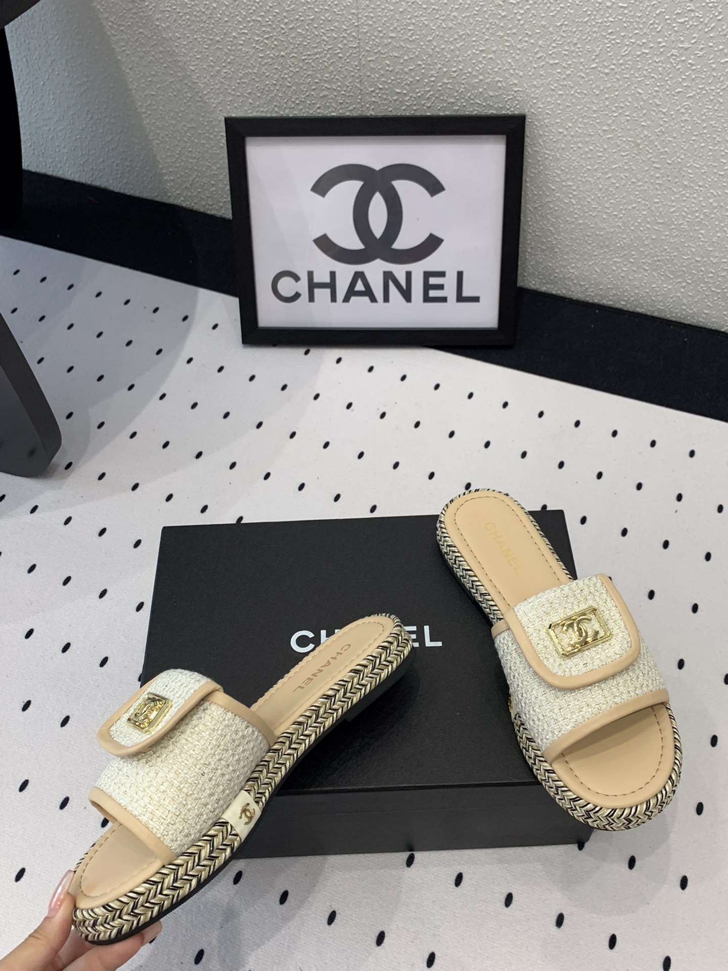 Chanel Chanel新款早春拖鞋 无敌可爱上脚